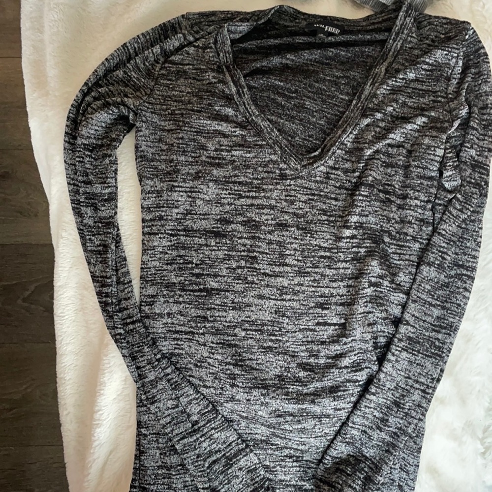 Aritzia Wilfred free long sleeve with open back